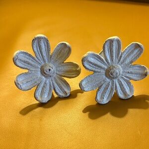 Rustic White Flower Hanging Hooks